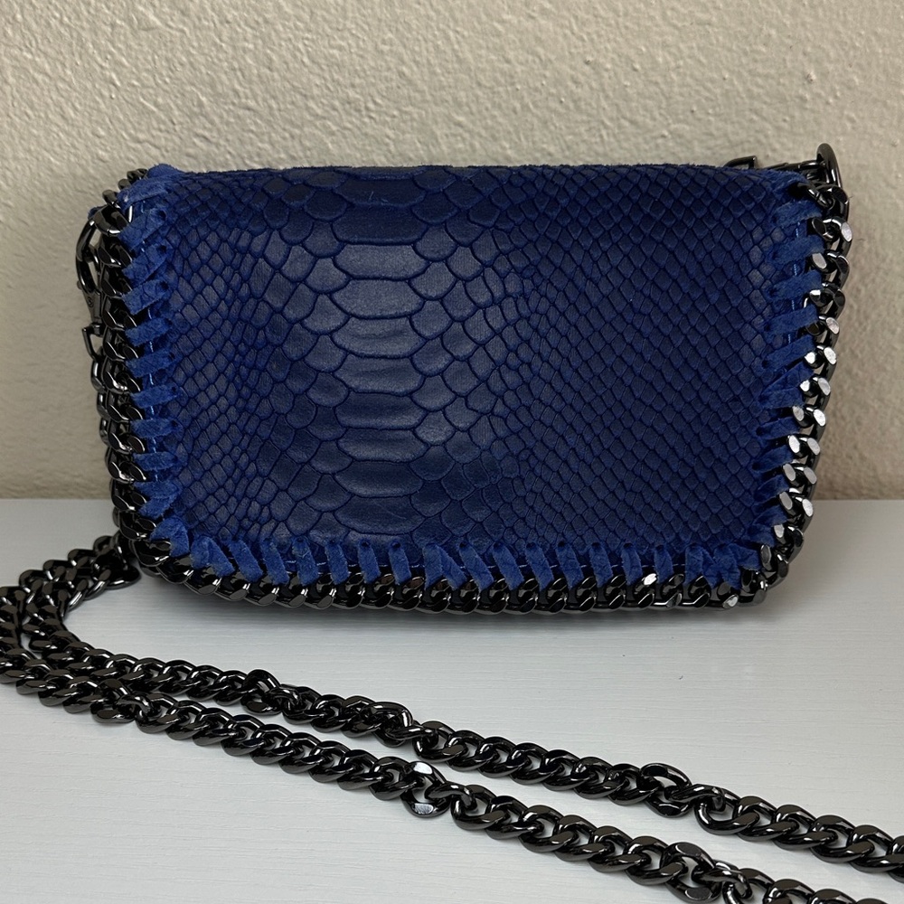 FIRENZE Italy Chic Blue Leather Chain link Crossbody Bag - Picture 3 of 10
